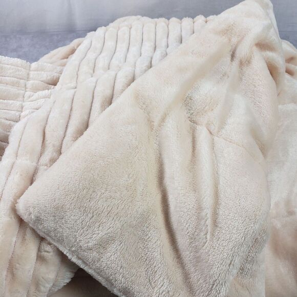 Premium Comfort Blanket Cream Luxury Soft Cozy Plush Throw 60 x 70 - Picture 3 of 8
